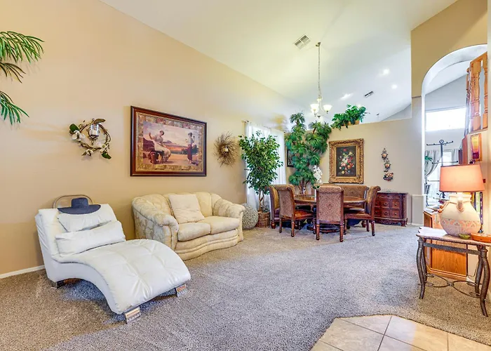 Near Golf Courses & Casinos: W/ Yard