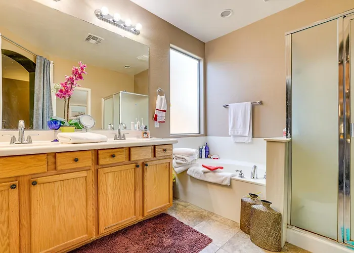 Near Golf Courses & Casinos: W/ Yard Holiday home *