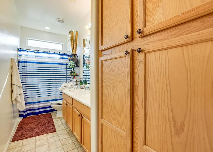 Near Golf Courses & Casinos: W/ Yard Holiday home Maricopa