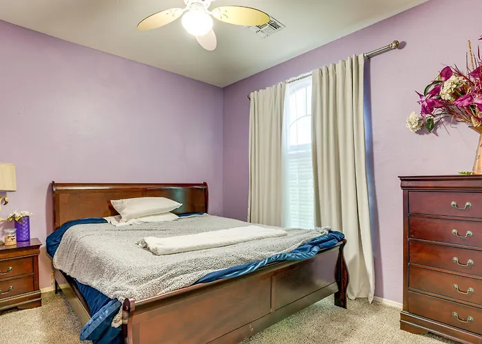 Near Golf Courses & Casinos: W/ Yard